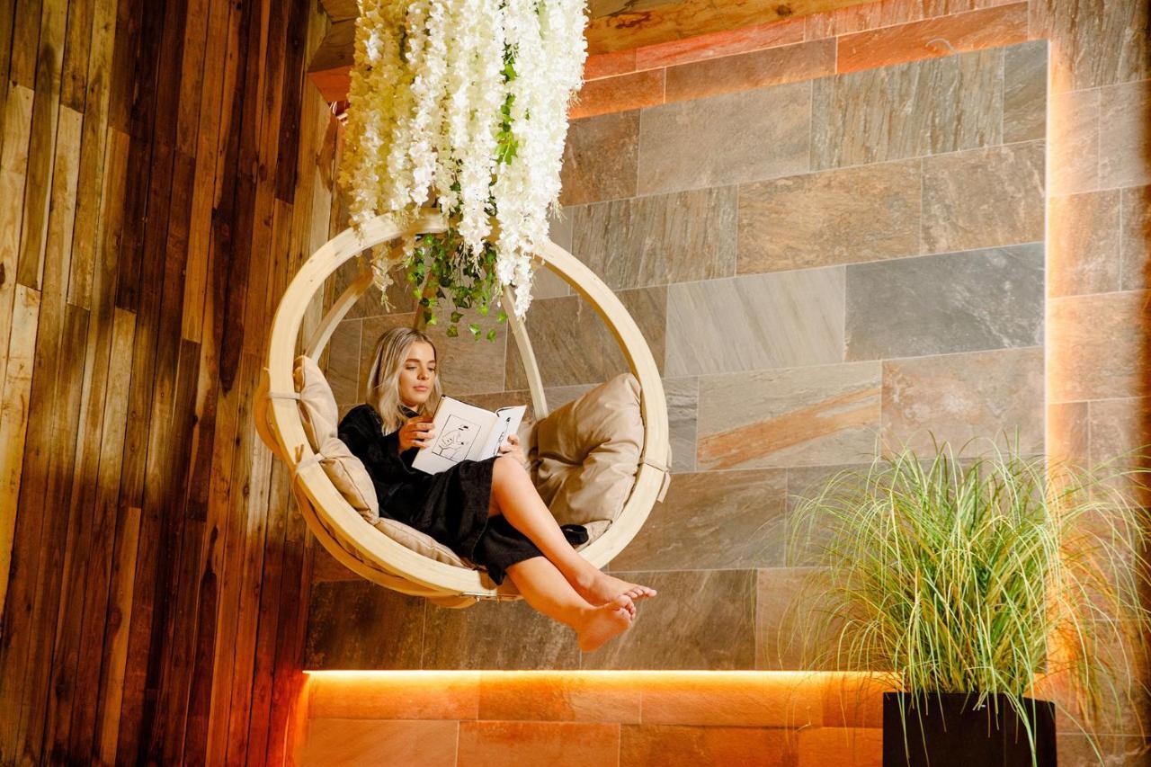 Lanelay Hall Hotel & Spa Hensol Eksteriør billede A woman relaxing in a spa