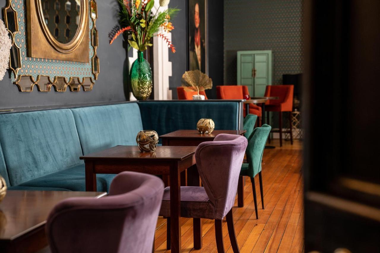 Lanelay Hall Hotel & Spa Hensol Eksteriør billede Interior of the restaurant