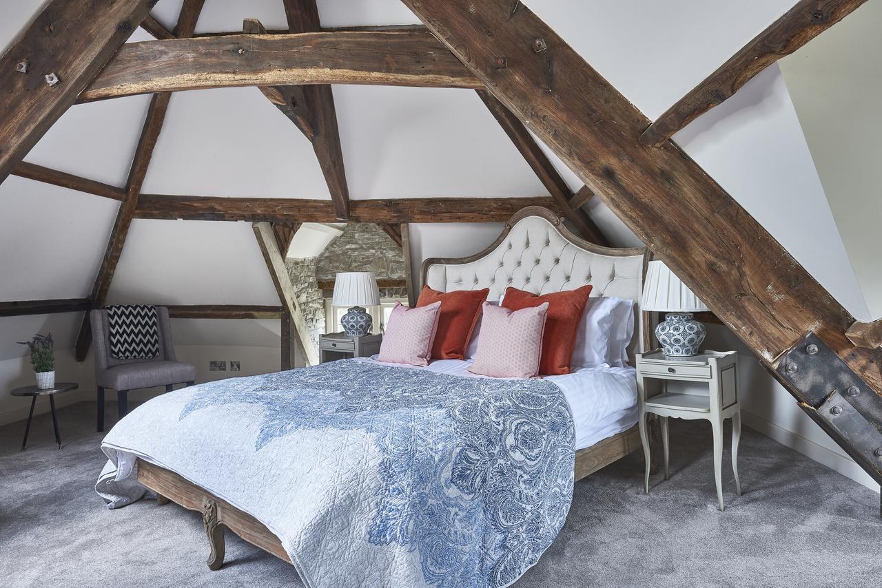 Lanelay Hall Hotel & Spa Hensol Eksteriør billede The bedroom at The Old Mill