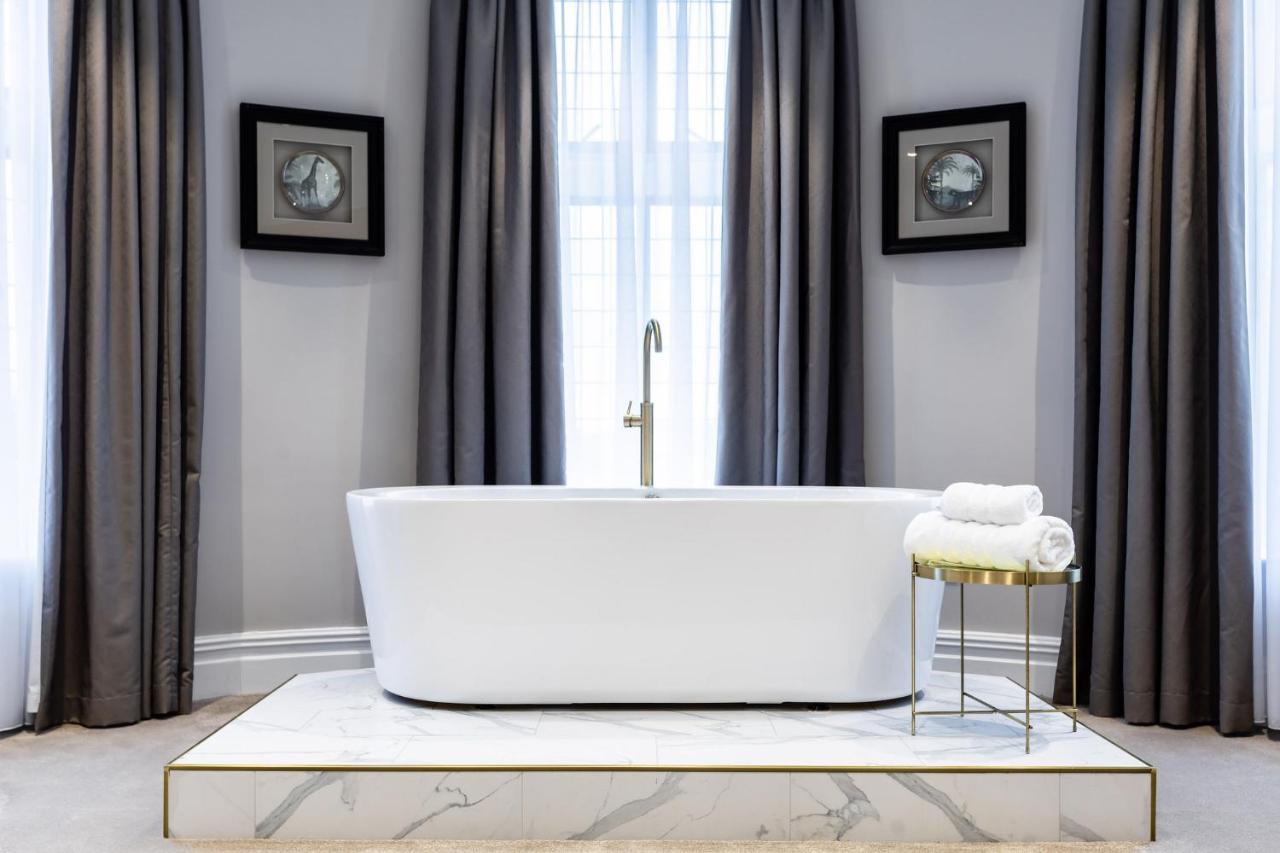 Lanelay Hall Hotel & Spa Hensol Eksteriør billede A freestanding bathtub
